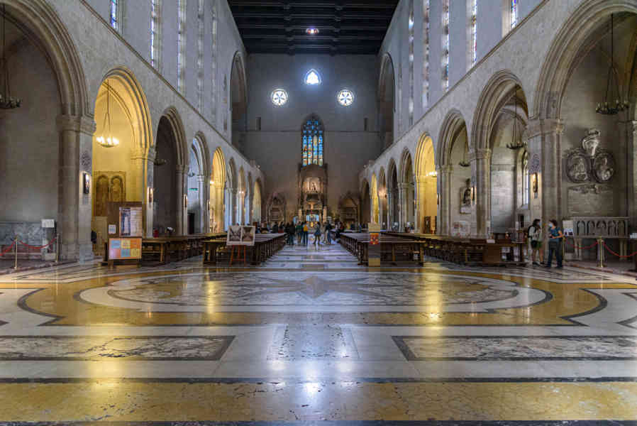 081 - Italia - Nápoles - basílica y convento de Santa Clara - basílica.jpg